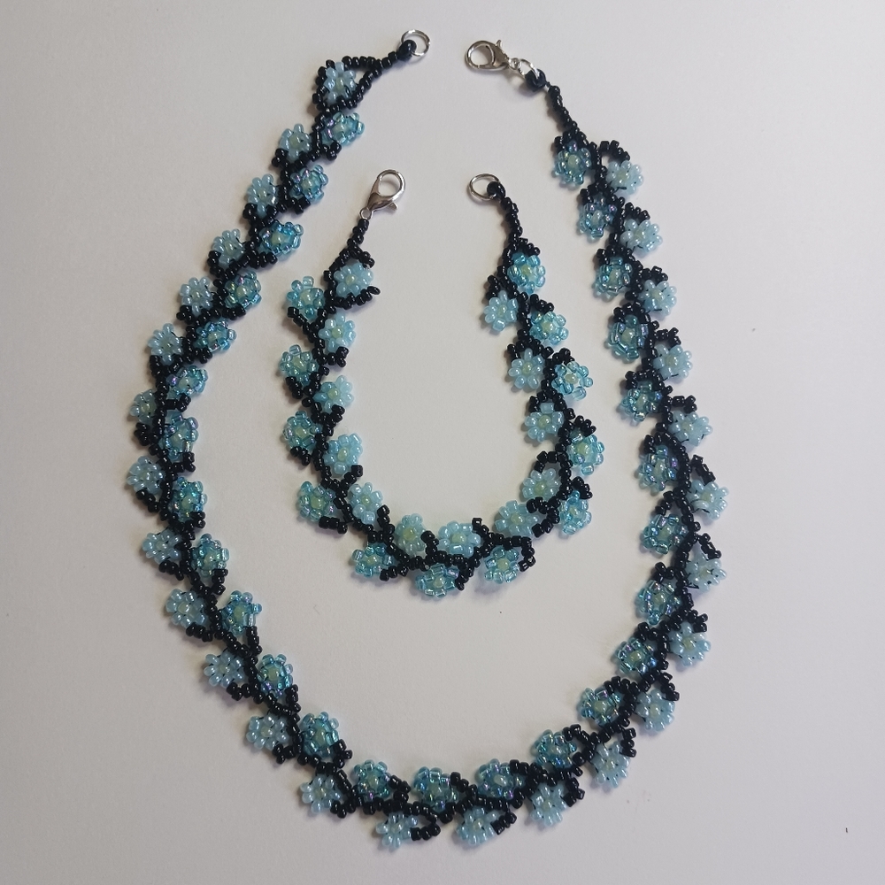 Handmade womens beaded jewerly Necklace choker and Bracelet floral multicolor